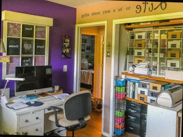 Trabalhe de casa, mas não tem espaço para um escritório? Aprenda a transformar um closet em um escritório em casa (junto com todos os detalhes sobre a organização da sala de artesanato!)