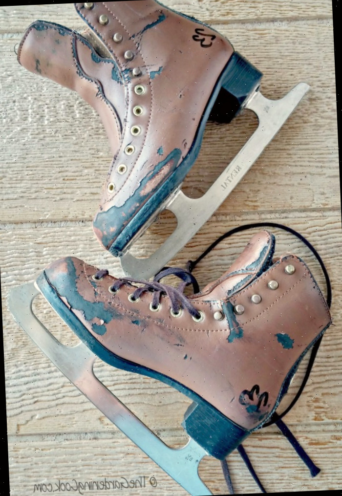 patins de gelo de menina que precisavam de reparos