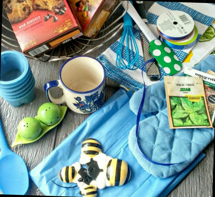 Materiais para uma cesta de presente de cozinha para o Dia das Mães