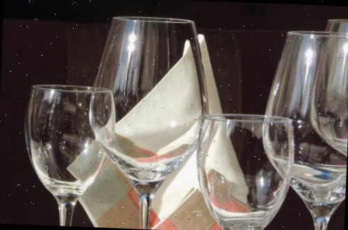 taças de vinho Vinhos tintos e brancos precisam de taças diferentes